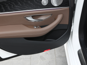 2021E 260 A\Ӱ п؅^