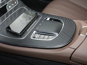 2021E 260 A\Ӱ п؅^