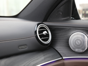 2021E 260 A\Ӱ п؅^