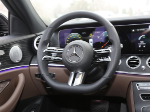 2021E 260 A\Ӱ п؅^