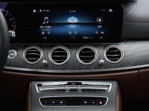 2021Ŀ E 260 A\Ӱ {L