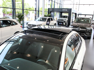 2021Ŀ E 260 r\Ӱ ܇