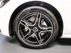 2021Ŀ E 260 r\Ӱ ݆Ȧ