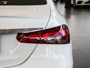 2021Ŀ E 260 r\Ӱ β