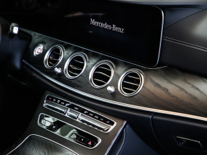 2021Ŀ E 260 r\Ӱ п؅^