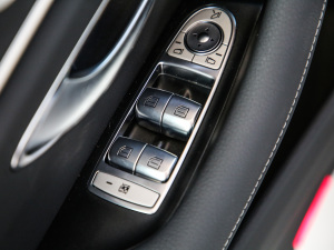 2021Ŀ E 260 r\Ӱ {܇ƅ^	