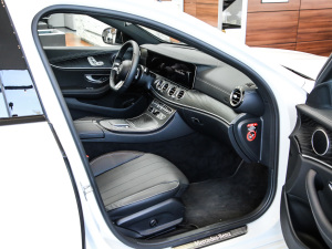 2021Ŀ E 260 r\Ӱ п؅^