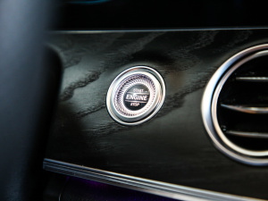 2021Ŀ E 260 r\Ӱ п؅^