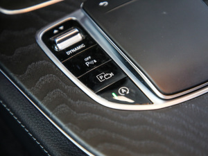 2021Ŀ E 260 r\Ӱ п؅^