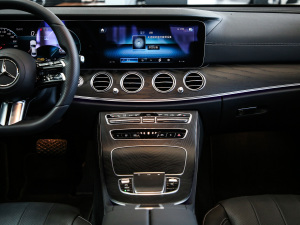 2021Ŀ E 260 r\Ӱ п_