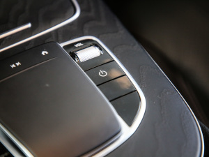 2021Ŀ E 260 r\Ӱ п؅^