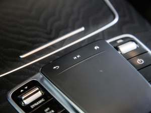 2021Ŀ E 260 r\Ӱ п؅^