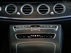 2021Ŀ E 260 r\Ӱ п؅^