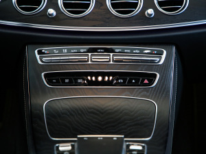 2021Ŀ E 260 r\Ӱ п؅^