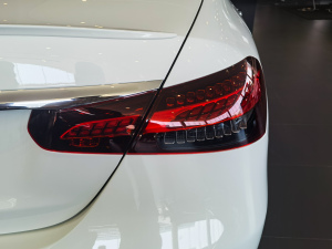 2021Ŀ E 300 \(yn)(dng) β