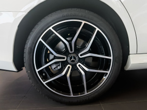 2021Ŀ E 300 \(yn)(dng) ݆Ȧ