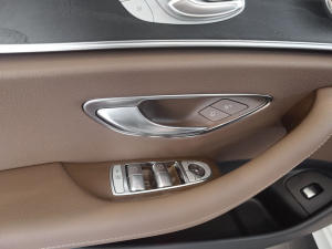 2021Ŀ E 300 \(yn)(dng) g