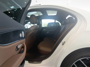 2021Ŀ E 300 \(yn)(dng) ſg