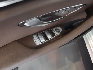 2021Ŀ E 300 \Ӱ {܇ƅ^(q)	