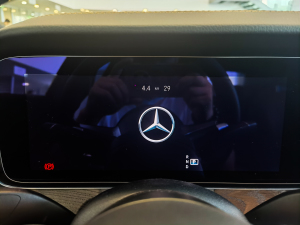 2021Ŀ E 300 \Ӱ п؅^(q)