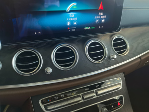 2021Ŀ E 300 \Ӱ п؅^(q)