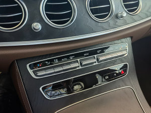 2021Ŀ E 300 \Ӱ п؅^(q)