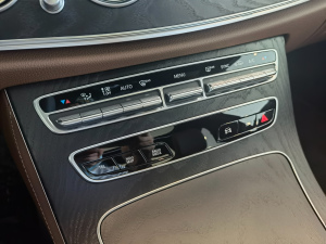 2021Ŀ E 300 \Ӱ п؅^(q)