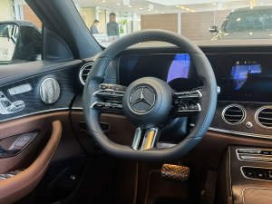 2021Ŀ E 300 \Ӱ п؅^(q)