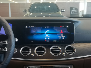 2021Ŀ E 300 \Ӱ п_@ʾ