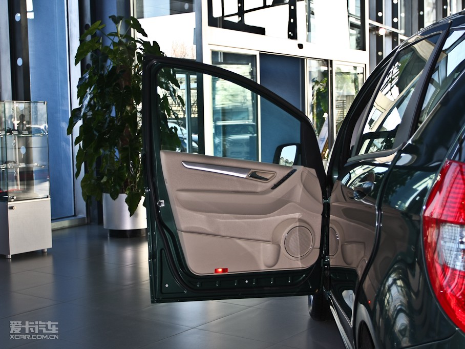 2011��YA��(�M��) A 160 CVT