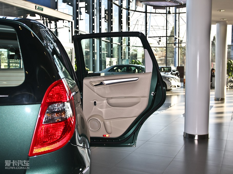 2011��YA��(�M��) A 160 CVT