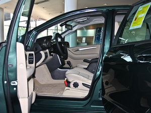 2011款A 160 CVT 前排空间