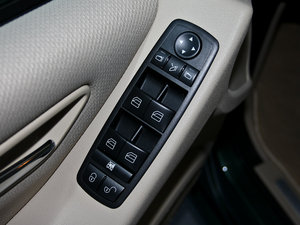 2011款A 160 CVT 主驾车窗控制区	