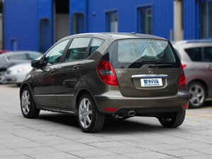 2011款A 180 CVT 左后45度