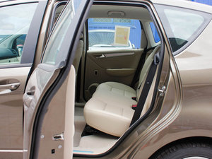 2011款A 180 CVT 后排空间