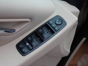 2011款A 180 CVT 主驾车窗控制区	