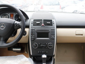 2011A 180 CVT п؅^