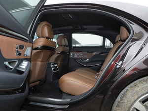 2020款臻藏版 S 350 L 尊享型 后排空间