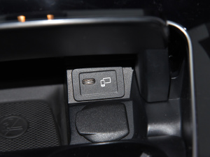 2021Ŀ E 260 I܇ п؅^