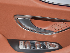 2021Ŀ E 260 I܇ п؅^