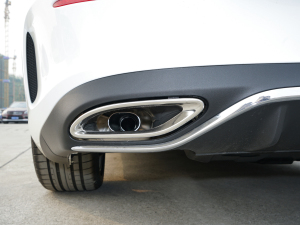 2021款改款 E 260 4MATIC 敞篷轿跑车  排气管