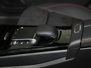 2020��CLA 200 �п؅^