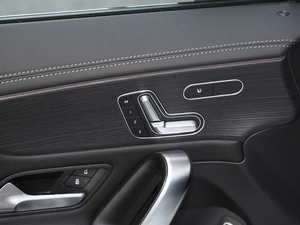 2020CLA 260 4MATIC {{