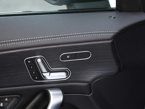 2020��CLA 260 4MATIC ���g����