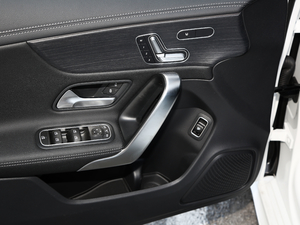 2020��CLA 260 4MATIC ���g����