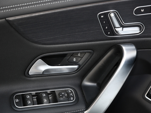 2020��CLA 260 4MATIC ���g����