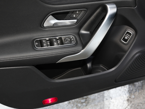 2020��CLA 260 4MATIC ���g����