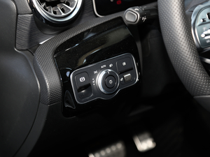 2020款CLA 260 4MATIC 驻车制动器