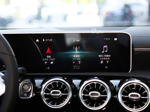 2020款CLA 260 4MATIC 中控台显示屏