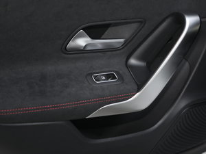 2020��CLA 200 �п؅^